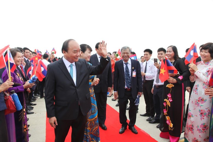 PM Nguyen Xuan Phuc begins official visit to Laos - ảnh 1